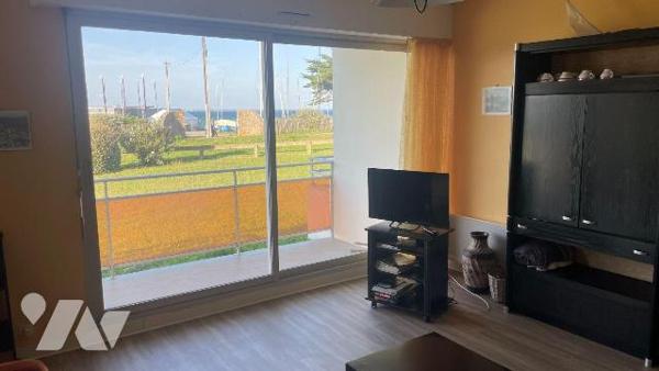 A QUIBERON, à vendre un appartement avec vue mer, situé à Port Haliguen.
Grand appartement de ...