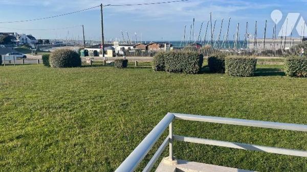 A QUIBERON, à vendre un appartement avec vue mer, situé à Port Haliguen.
Grand appartement de ...