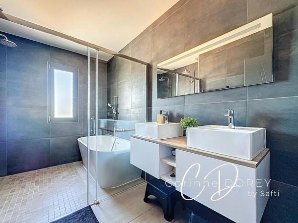 Villa contemporaine 4 Chambres, espace détente, garage et Piscine