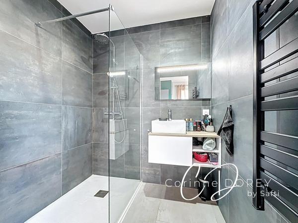 Villa contemporaine 4 Chambres, espace détente, garage et Piscine