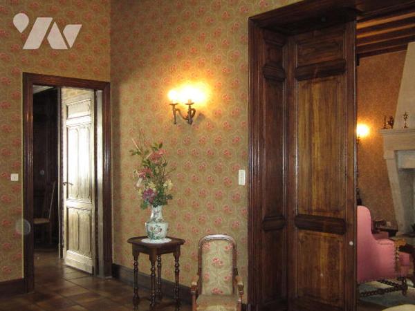 MAISON EN PIERRES CENTRE VILLE AVEC GARAGE ET JARDIN ARBORE