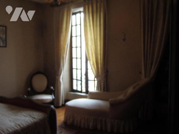 MAISON EN PIERRES CENTRE VILLE AVEC GARAGE ET JARDIN ARBORE