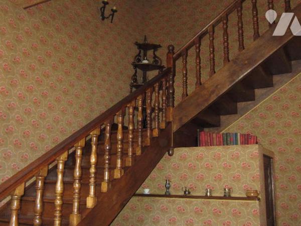 MAISON EN PIERRES CENTRE VILLE AVEC GARAGE ET JARDIN ARBORE