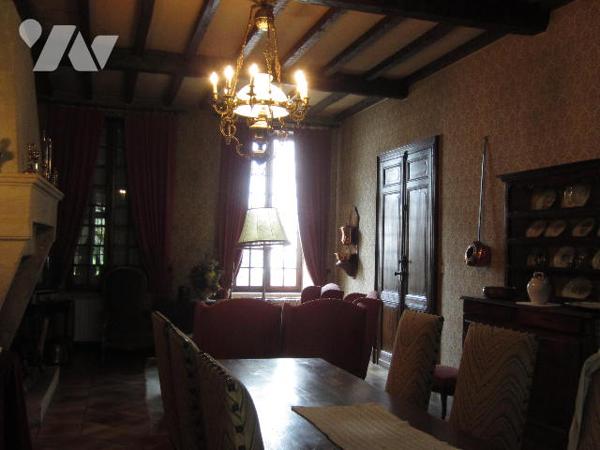 MAISON EN PIERRES CENTRE VILLE AVEC GARAGE ET JARDIN ARBORE