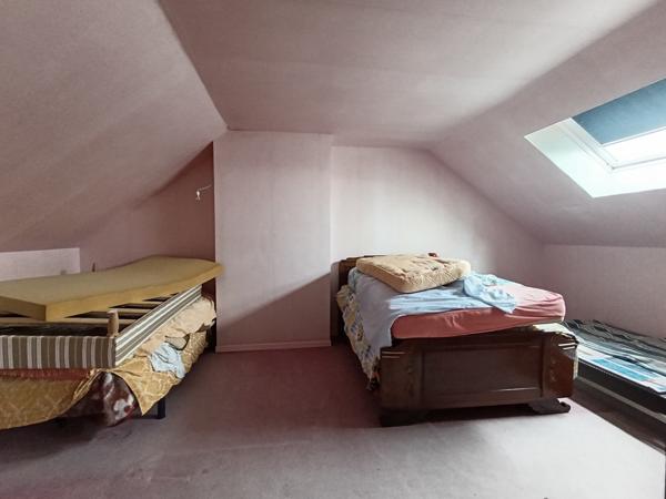 Grande maison, quartier calme avec grand sous sol