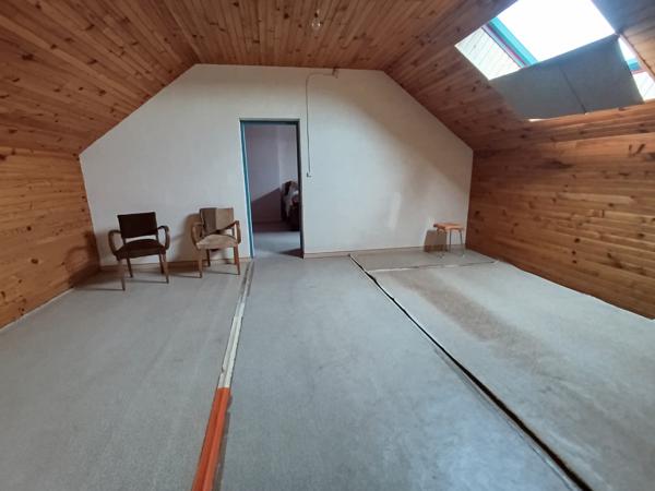 Grande maison, quartier calme avec grand sous sol