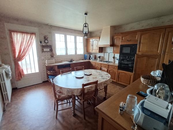 Grande maison, quartier calme avec grand sous sol