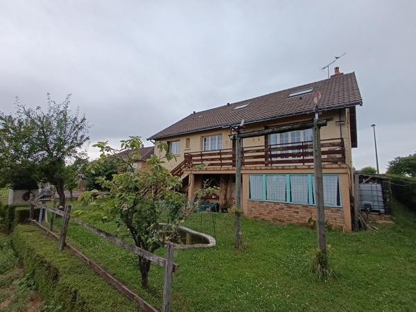 Grande maison, quartier calme avec grand sous sol