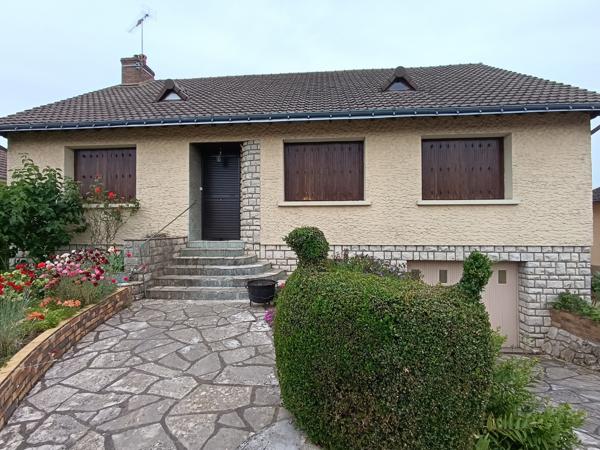 Grande maison, quartier calme avec grand sous sol