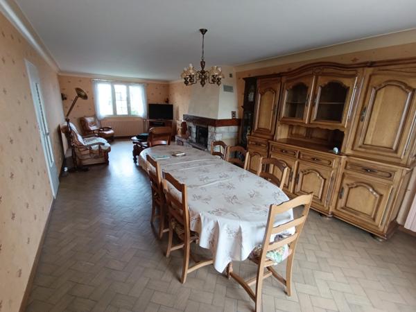 Grande maison, quartier calme avec grand sous sol