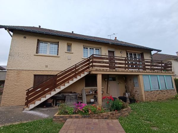 Grande maison, quartier calme avec grand sous sol