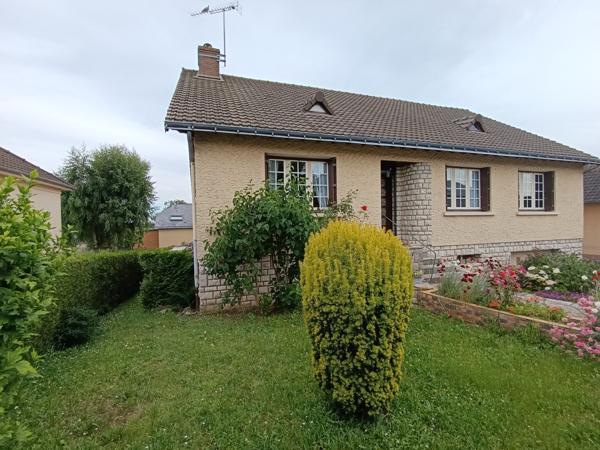 Grande maison, quartier calme avec grand sous sol