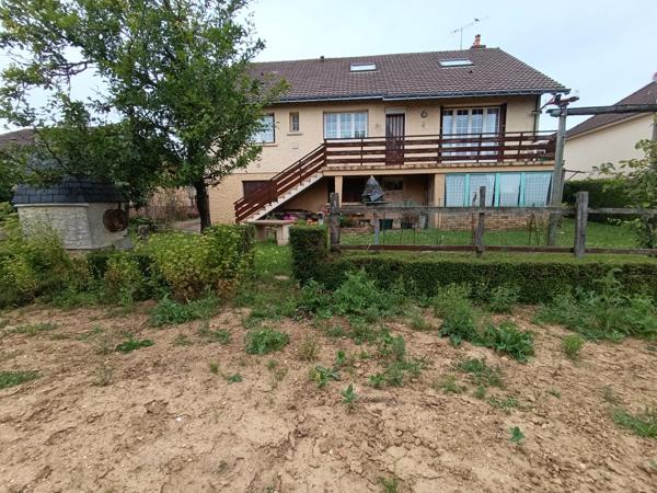 Grande maison, quartier calme avec grand sous sol