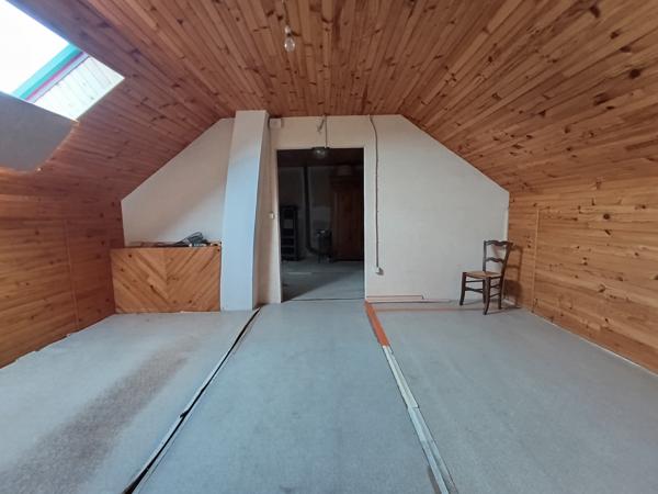 Grande maison, quartier calme avec grand sous sol