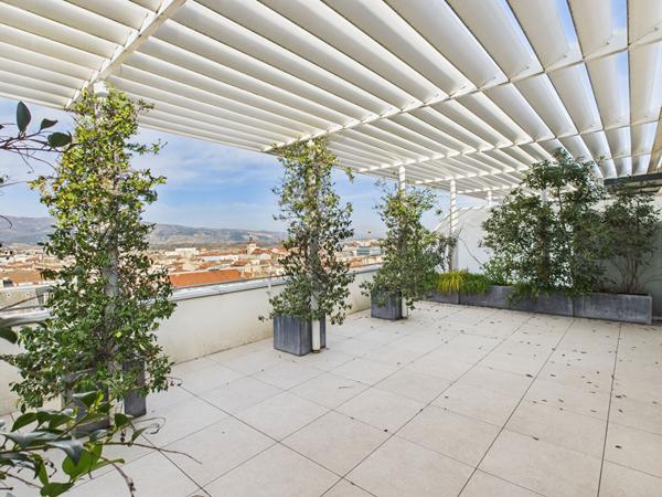 APPARTEMENT 144m² DUPLEX T6 AVEC 3 TERRASSES 2 GARAGES 1 CAVE