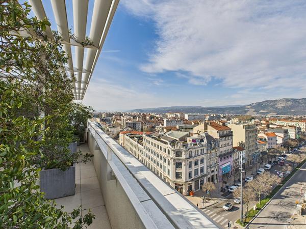 APPARTEMENT 144m² DUPLEX T6 AVEC 3 TERRASSES 2 GARAGES 1 CAVE