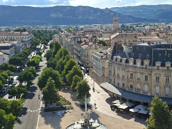 APPARTEMENT 144m² DUPLEX T6 AVEC 3 TERRASSES 2 GARAGES 1 CAVE