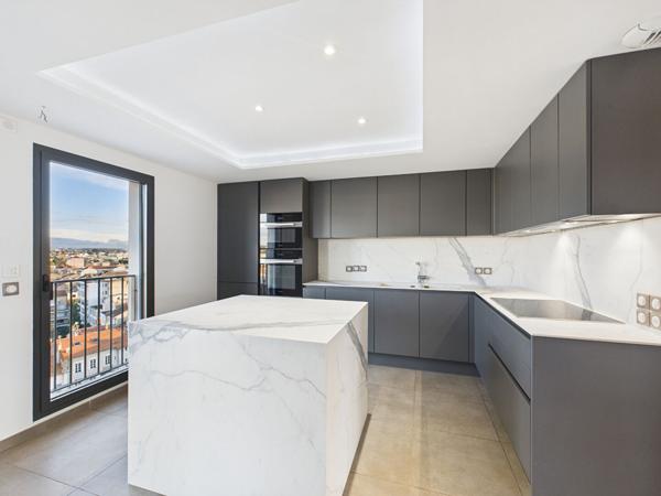 APPARTEMENT 144m² DUPLEX T6 AVEC 3 TERRASSES 2 GARAGES 1 CAVE