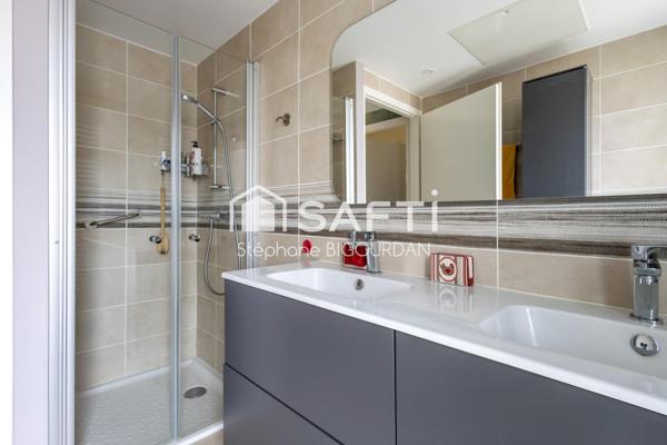 Appartement T4 de 2022, 3 ch, 2 sdb, terrasse, 3 stationnements