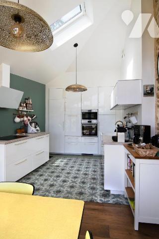 Maison à vendre à MOELAN SUR MER, chez votre notaire de PONT-AVEN.

Un océan de vert pour cet...