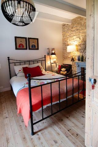 Maison à vendre à MOELAN SUR MER, chez votre notaire de PONT-AVEN.

Un océan de vert pour cet...