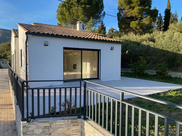 Villa neuve Lascours  130 m2 + 110 m2 piscine