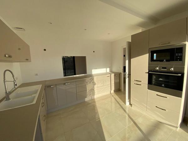 Villa neuve Lascours  130 m2 + 110 m2 piscine