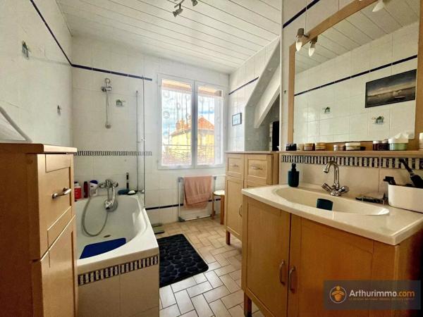 Vente                                                      Maison
                        
                     5 pièces                      100 m2                     à Livry-Gargan