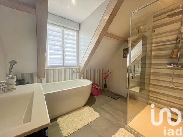 Maison 6 pièces de 190 m² à Follainville-Dennemont (78520)