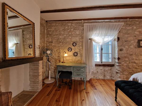 Maison de ville de caractère avec jardin et potentiel d’aménagement