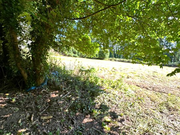 Terrain à bâtir dans un environnement verdoyant, hors lotissement