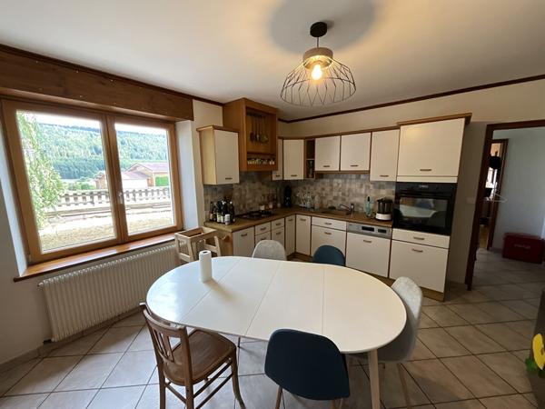 Grand appartement de 102m² avec terrasse, garage... à Arçon 25300, disponible au 01/10/2026