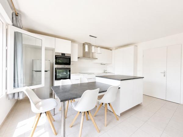 Appartement
         3 pièces
        - 69 m² 379 000 € *
