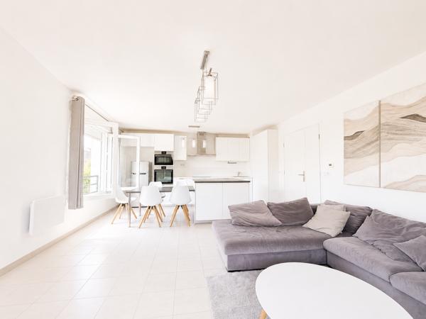 Appartement
         3 pièces
        - 69 m² 379 000 € *