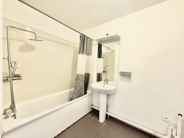 Appartement
         3 pièces
        - 69 m² 379 000 € *