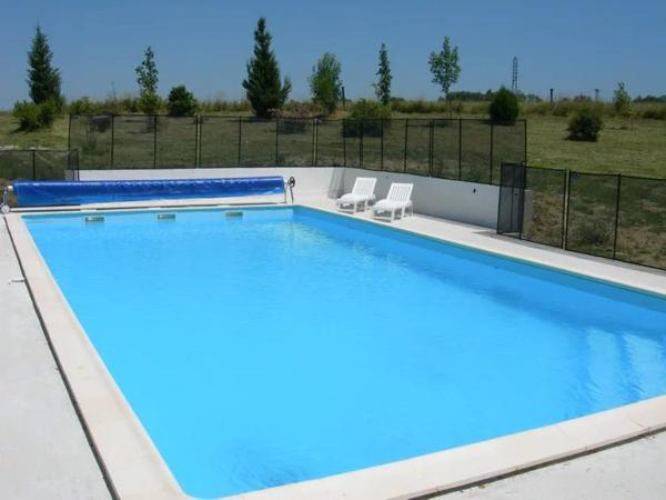 Castelnaudary: Grande propriété - ensemble immobilier de 3 maisons avec piscine et jardins