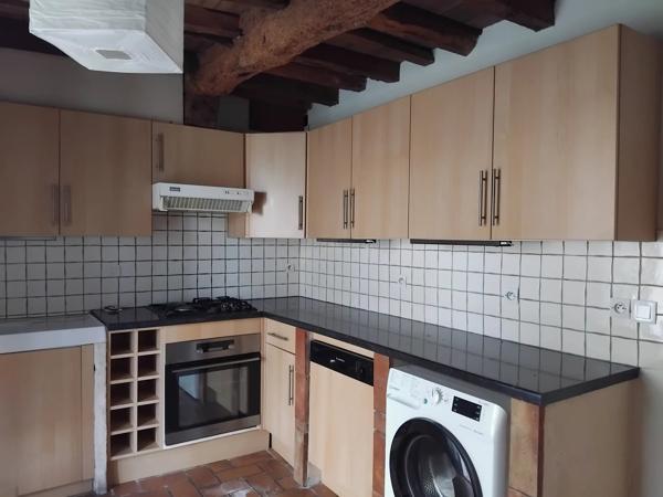 Castelnaudary: Grande propriété - ensemble immobilier de 3 maisons avec piscine et jardins