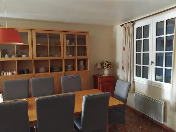 Castelnaudary: Grande propriété - ensemble immobilier de 3 maisons avec piscine et jardins