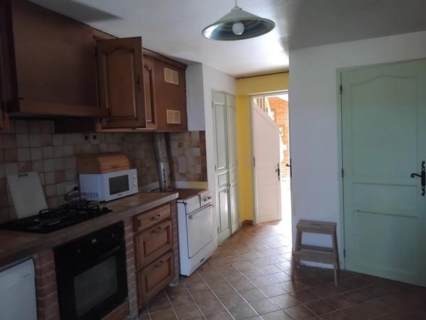 Castelnaudary: Grande propriété - ensemble immobilier de 3 maisons avec piscine et jardins