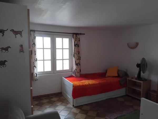 Castelnaudary: Grande propriété - ensemble immobilier de 3 maisons avec piscine et jardins