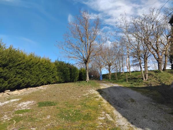 Castelnaudary: Grande propriété - ensemble immobilier de 3 maisons avec piscine et jardins