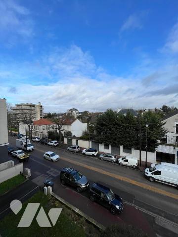 Proche RER A Le Parc - Appartement 3 pièces avec balcon, parking et cave