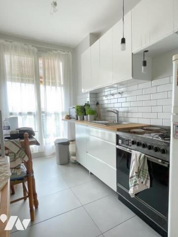 Proche RER A Le Parc - Appartement 3 pièces avec balcon, parking et cave