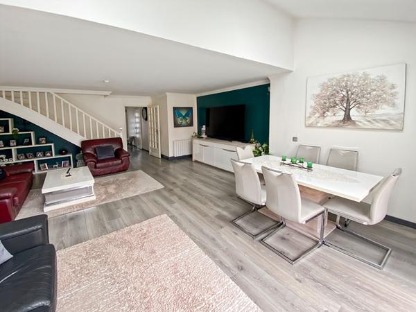 Maison VAUREAL 110 m2 avec garage et terrain.