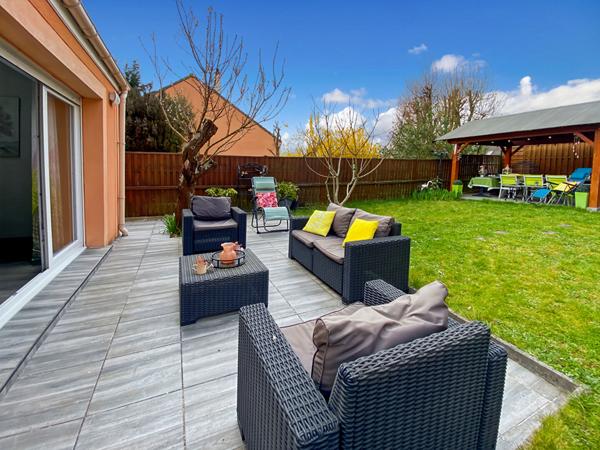 Maison VAUREAL 110 m2 avec garage et terrain.