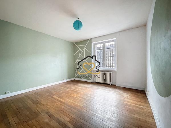 Billom (63160) MAISON DE VILLE AVEC GARAGE ET ANNEXES - BILLOM (63160)