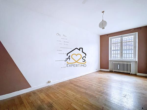 Billom (63160) MAISON DE VILLE AVEC GARAGE ET ANNEXES - BILLOM (63160)