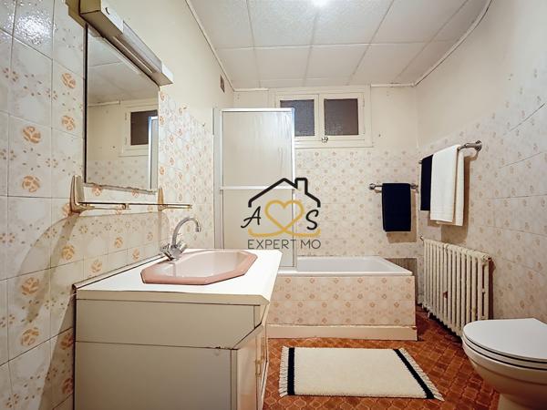 Billom (63160) MAISON DE VILLE AVEC GARAGE ET ANNEXES - BILLOM (63160)