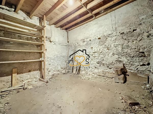 Billom (63160) MAISON DE VILLE AVEC GARAGE ET ANNEXES - BILLOM (63160)