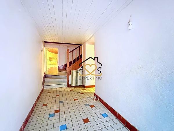 Billom (63160) MAISON DE VILLE AVEC GARAGE ET ANNEXES - BILLOM (63160)